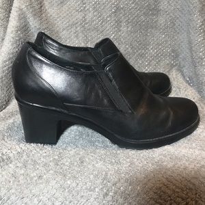 Dansko heels. SZ 42. Black.